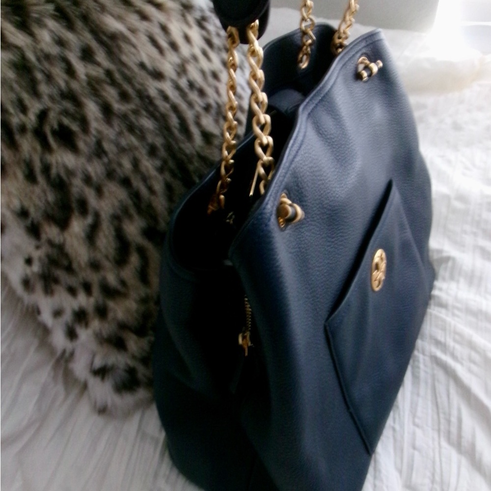 Navy blue Tory‎ Burch
Chelsea Slouchy Tote Handbag leather excellent condition - Picture 6 of 16